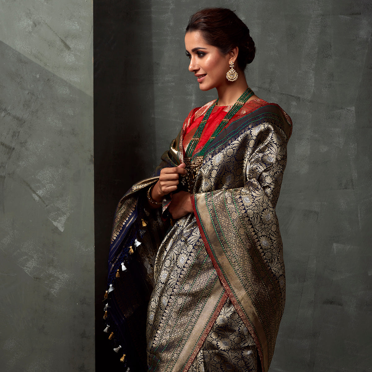 Handwoven_Blue_Floral_Kimkhab_Saree_with_Rust_Selvedge_WeaverStory_01