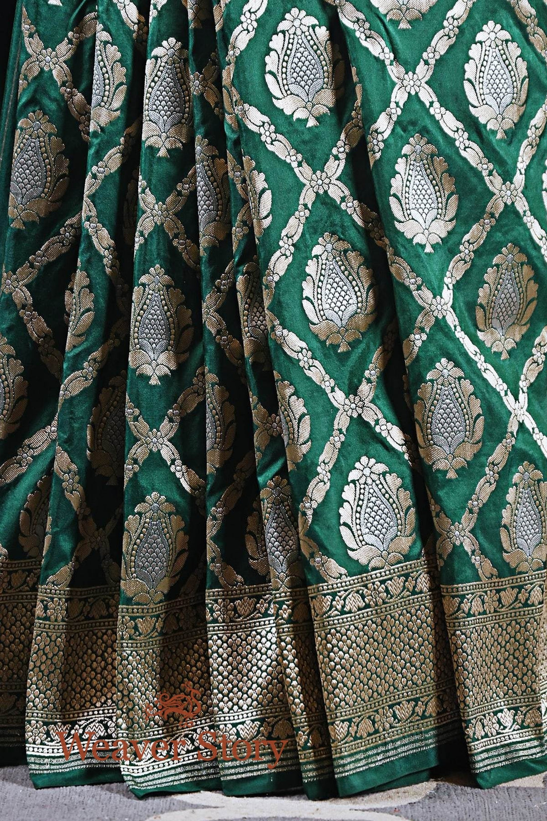 Emerald_Green_Handloom_Banarasi_Katan_Silk_Saree_WeaverStory_02