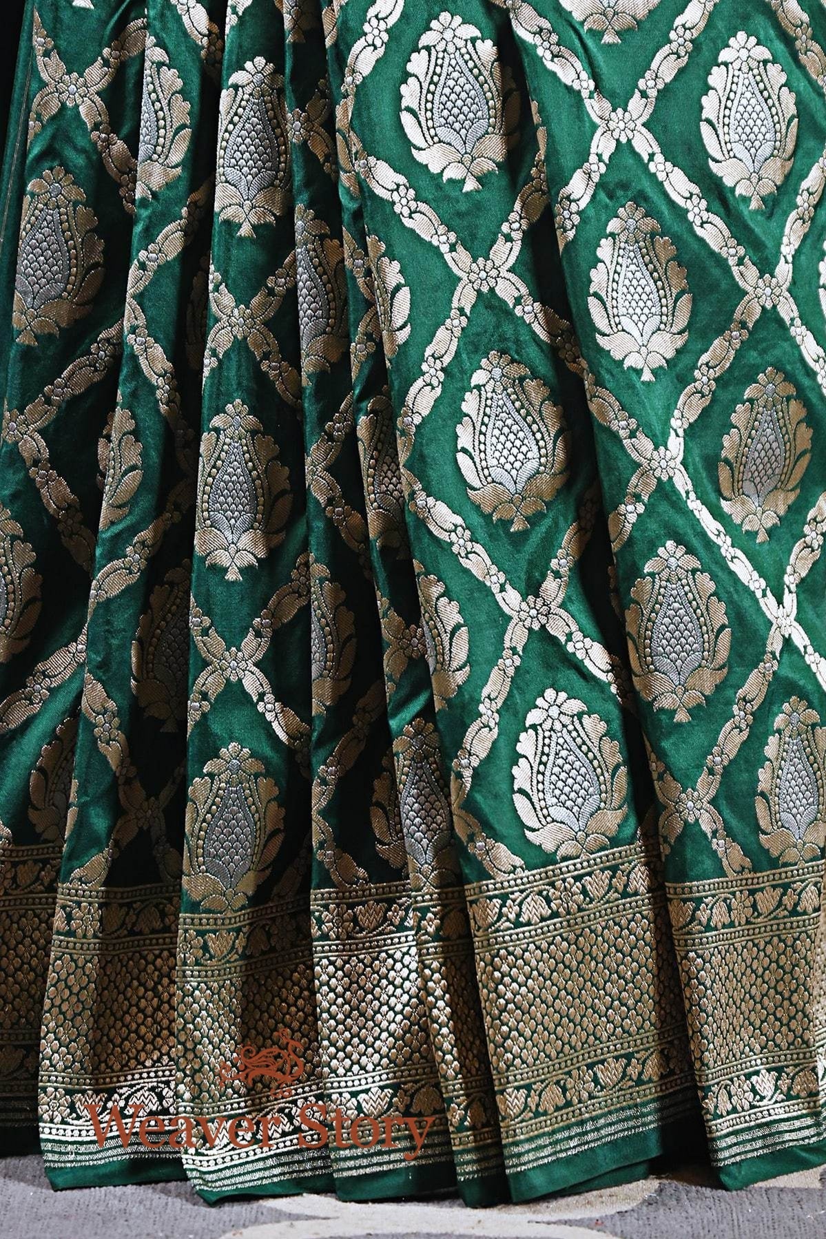 Emerald_Green_Handloom_Banarasi_Katan_Silk_Saree_WeaverStory_02