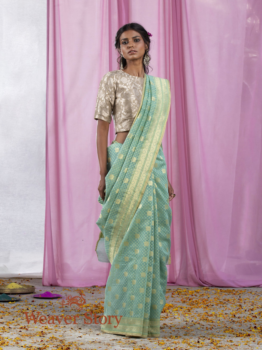 Handwoven_Green_Kora_Cotton_Saree_with_Booti_WeaverStory_02