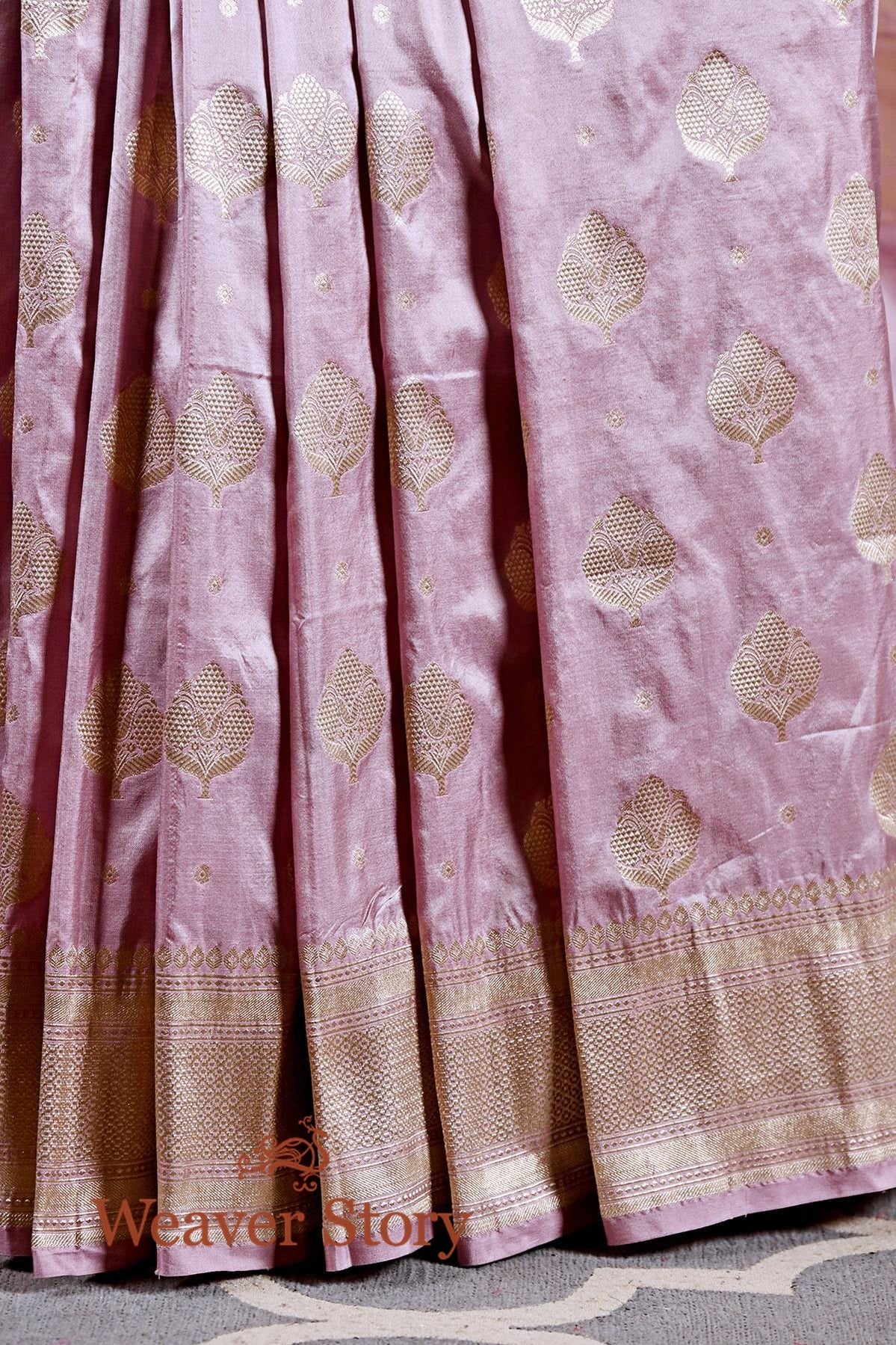 Mauve_Banarasi_Handloom_Saree_with_Gold_Zari_Booti_WeaverStory_02