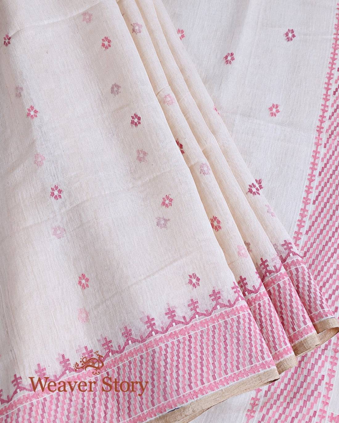 Handwoven_Offhwhite_and_Pink_Handspun_Cotton_Jamdani_Saree_WeaverStory_02