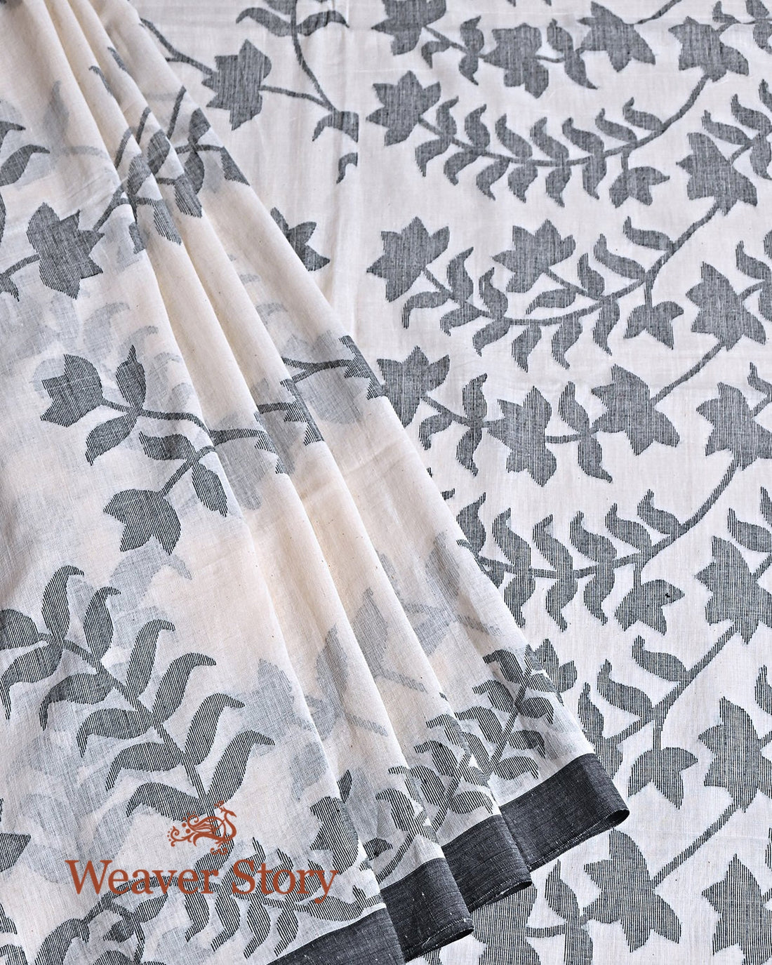 Handwoven_Offwhite_and_Black_Cotton_Jamdani_Saree_WeaverStory_02