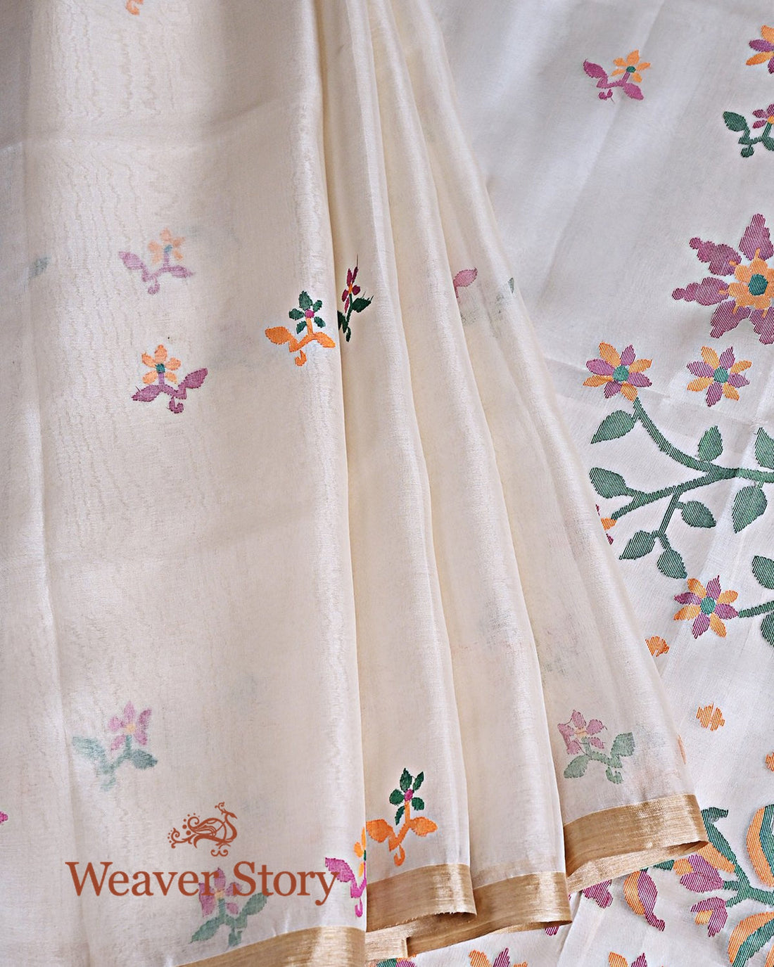 Handwoven_Offwhite_Silk_Muslin_Jamdani_Saree_with_Heavy_Pallla_WeaverStory_02