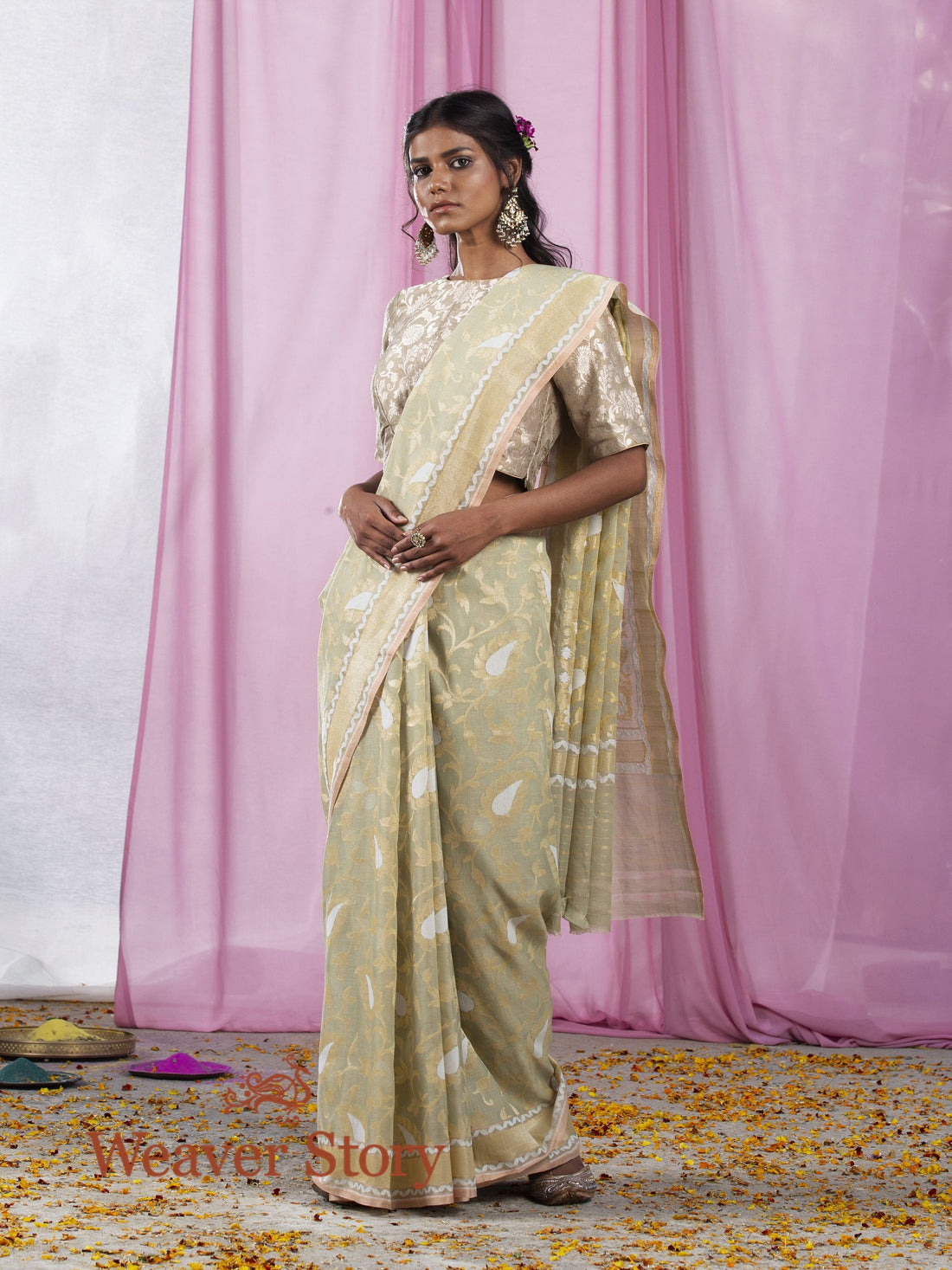 Handwoven_Pista_Green_Cotton_Jamdani_Saree_WeaverStory_02