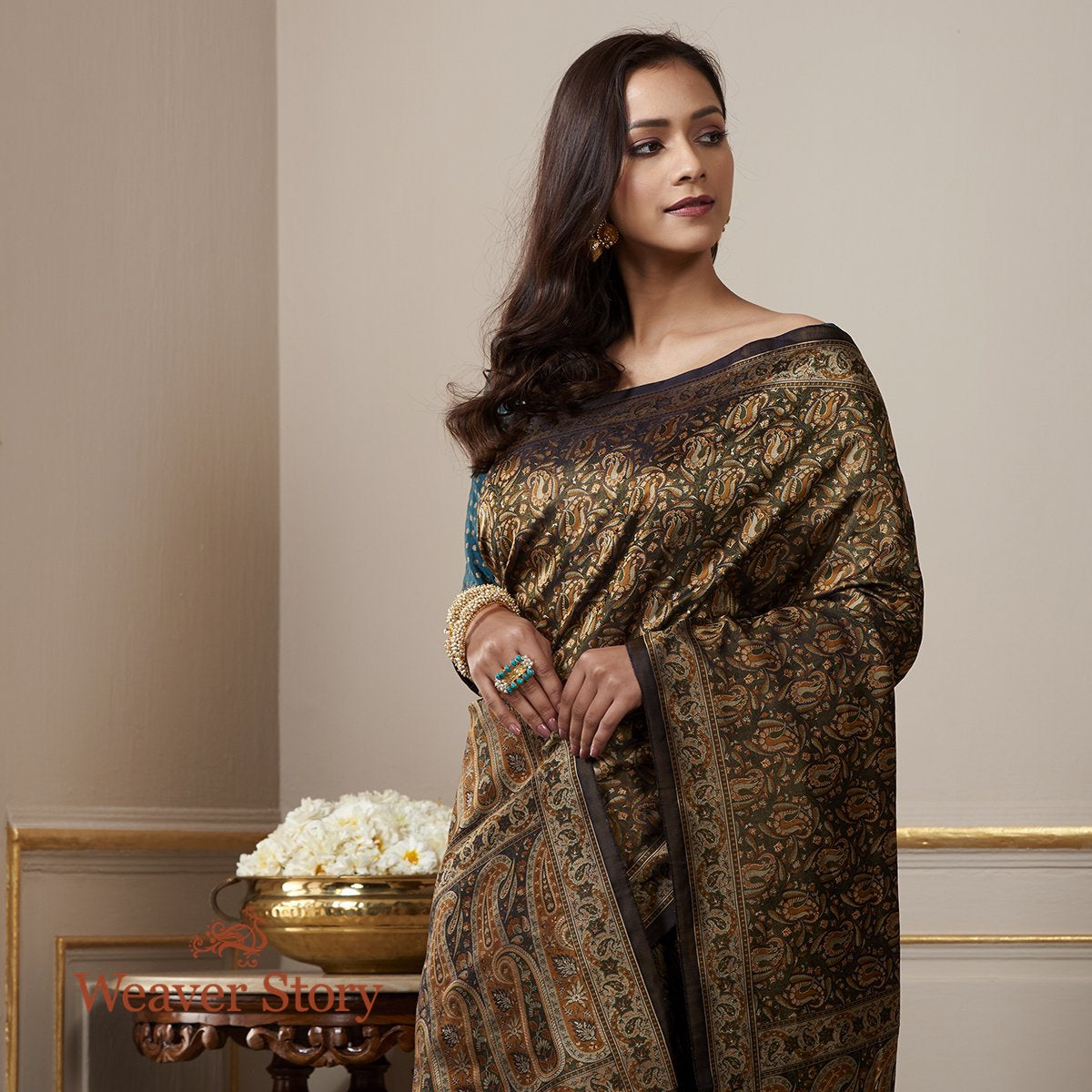 Handloom_Brown_and_Black_Dual_Tone_Jamawar_Tanchoi_Saree_WeaverStory_01