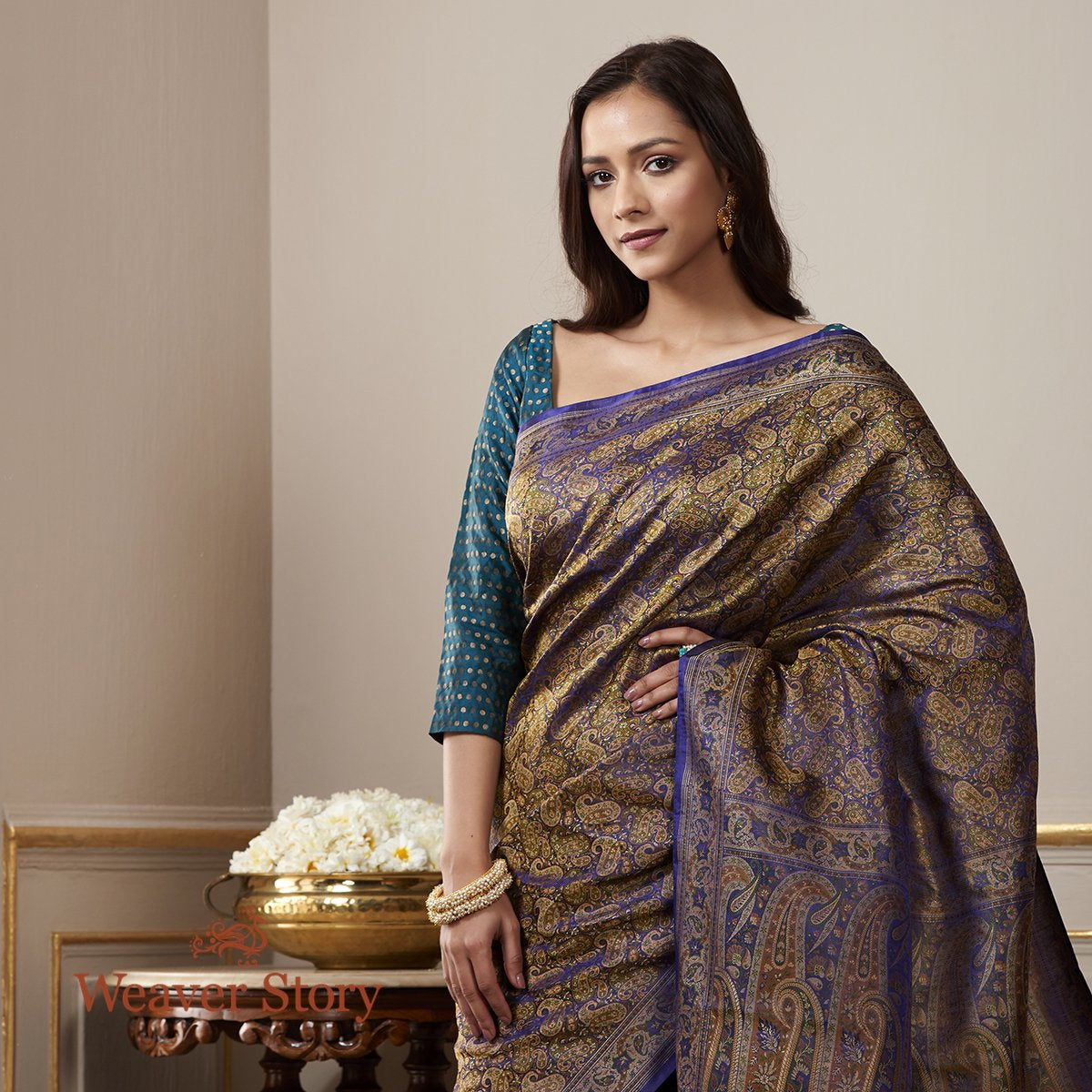 Handloom_Blue_and_Purple_Dual_Tone_Jamawar_Tanchoi_Saree_with_Paisleys_WeaverStory_01