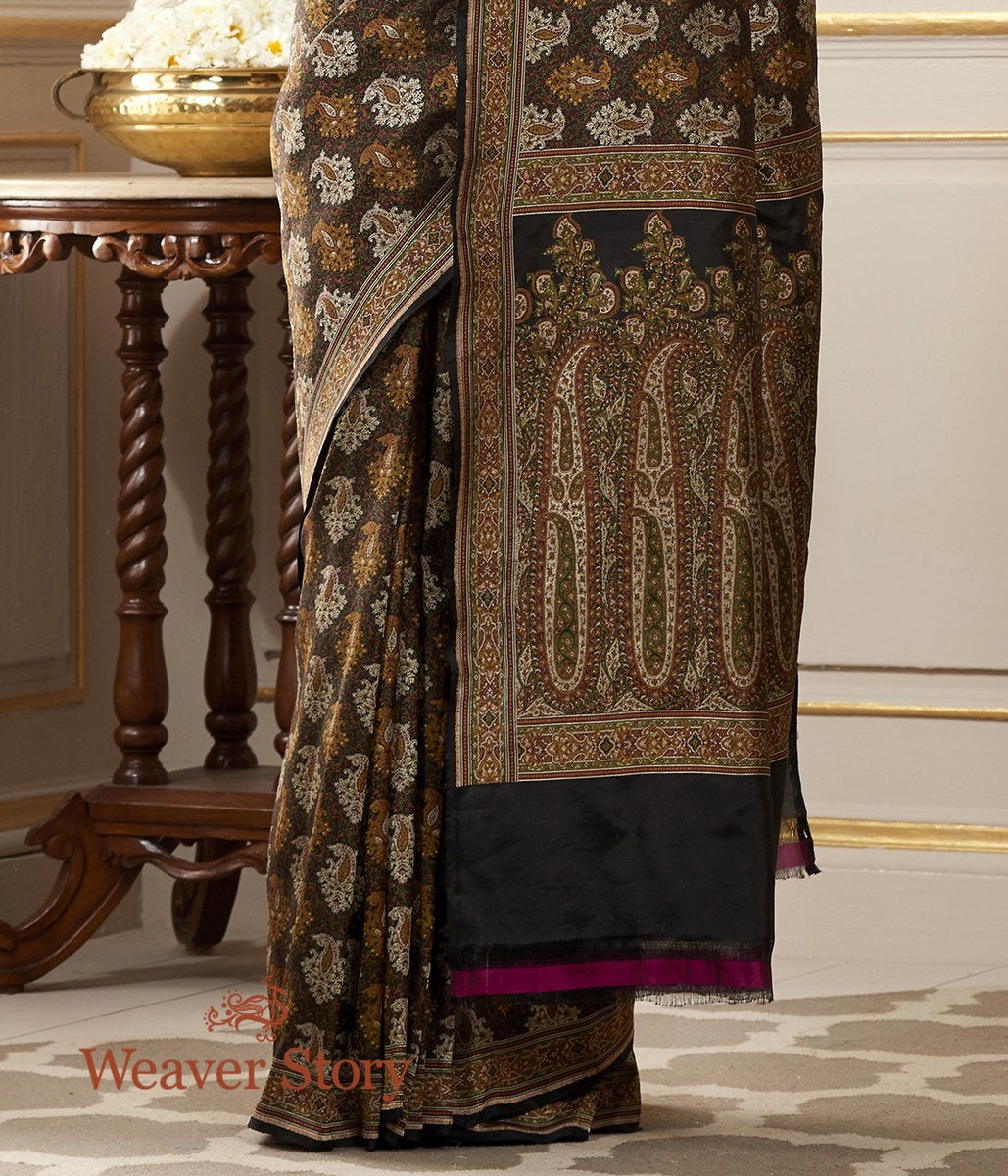 Handloom_Black_and_Beige_Jamawar_Tanchoi_Saree_WeaverStory_04