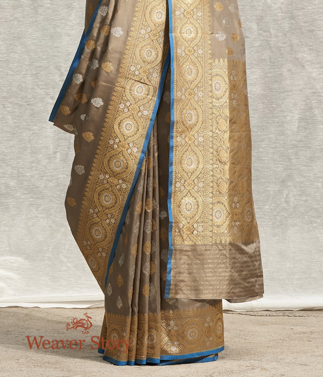 Handwoven_Grey_and_Beige_Dual_Tone_Banarasi_Saree_with_Kadhwa_Booti_and_Blue_Selvedge_WeaverStory_04