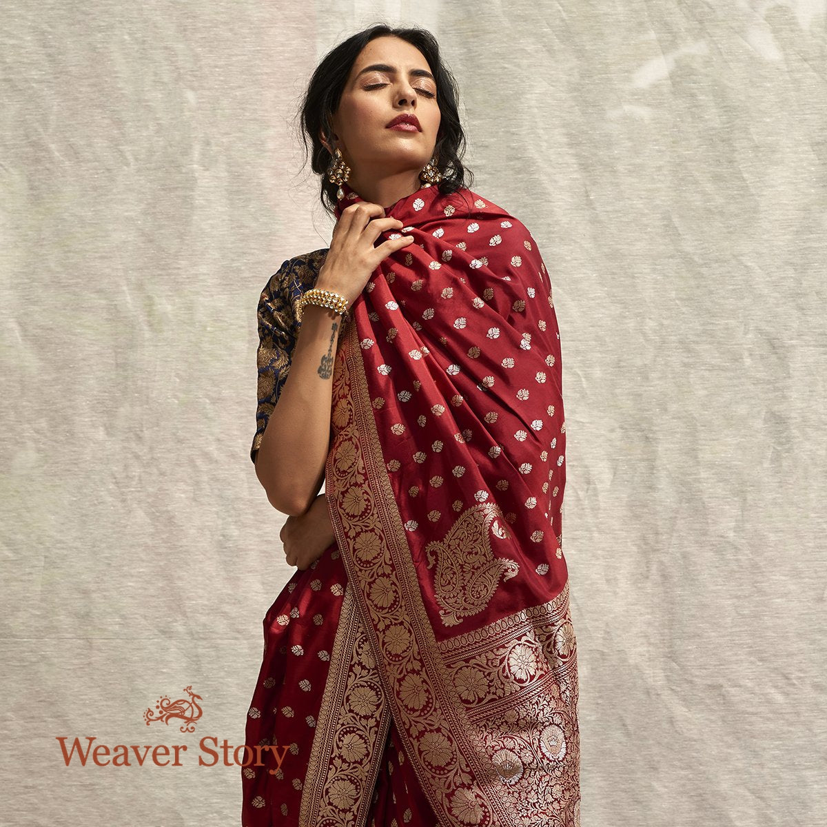 Handwoven_Wine_Banarasi_Saree_with_Kadhwa_Booti_and_Floral_Border_Woven_in_Gold_Zari_WeaverStory_01
