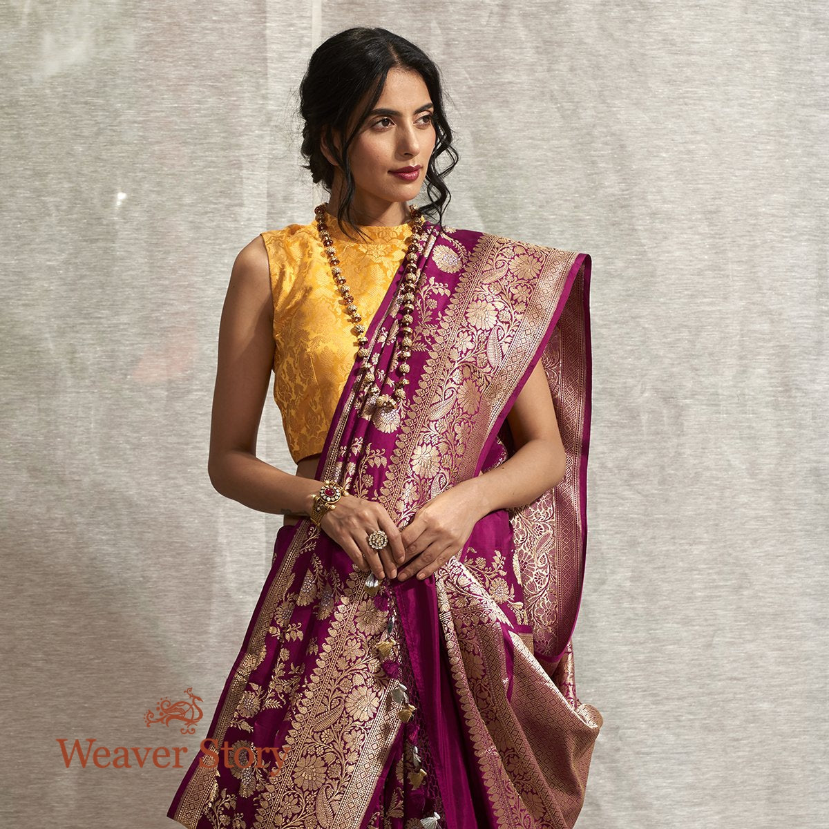 Handwoven_Wine_Kadhwa_Banarasi_Jangla_with_Floral_Weave_WeaverStory_01