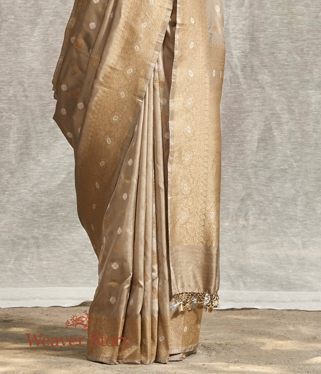 Handloom_Beige_and_Gold_Dual_Tone_Banarasi_Saree_with_Kadhwa_Booti_WeaverStory_04
