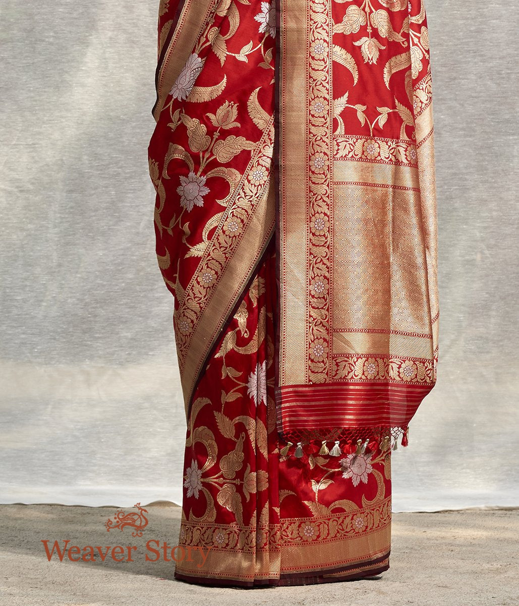 Handloom_Red_Banarasi_Saree_with_Mughal_Mehraab_Jaal_WeaverStory_04