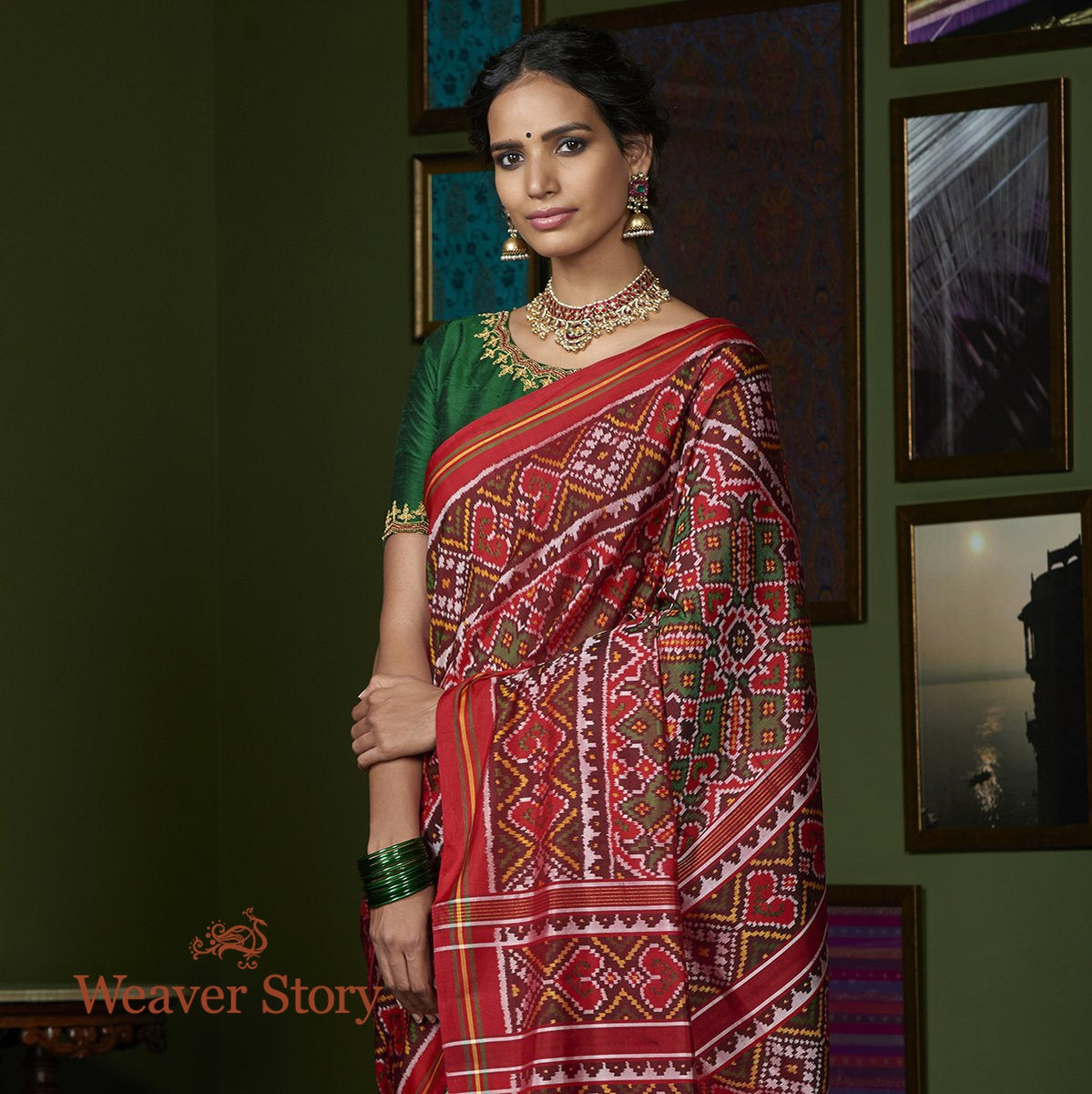 Handloom_Red_and_Green_Gujarat_Patola_Saree_WeaverStory_01