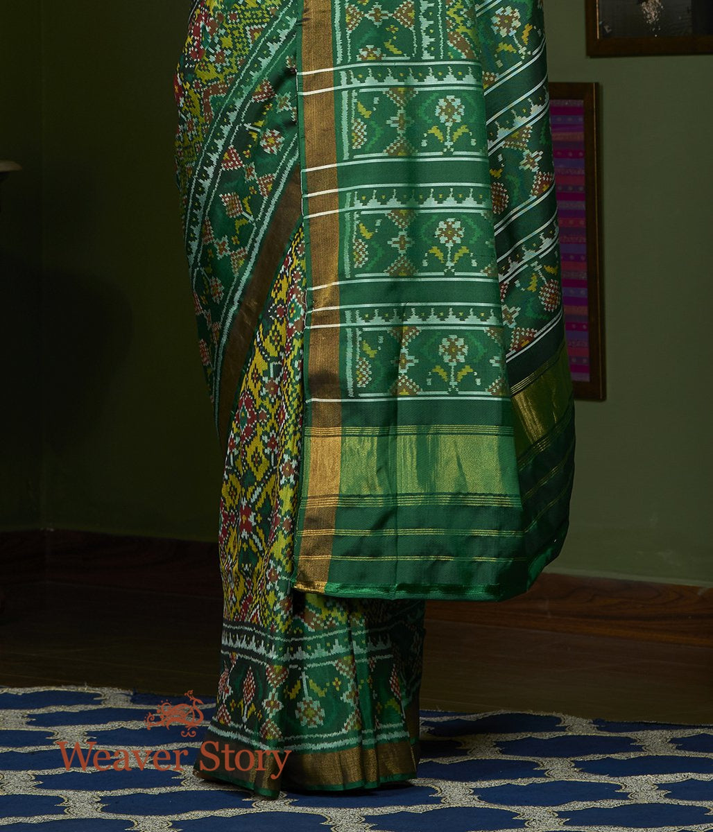 Handwoven_Green_and_Mustard_Dual_Tone_Gujarat_Patola_Saree_WeaverStory_04