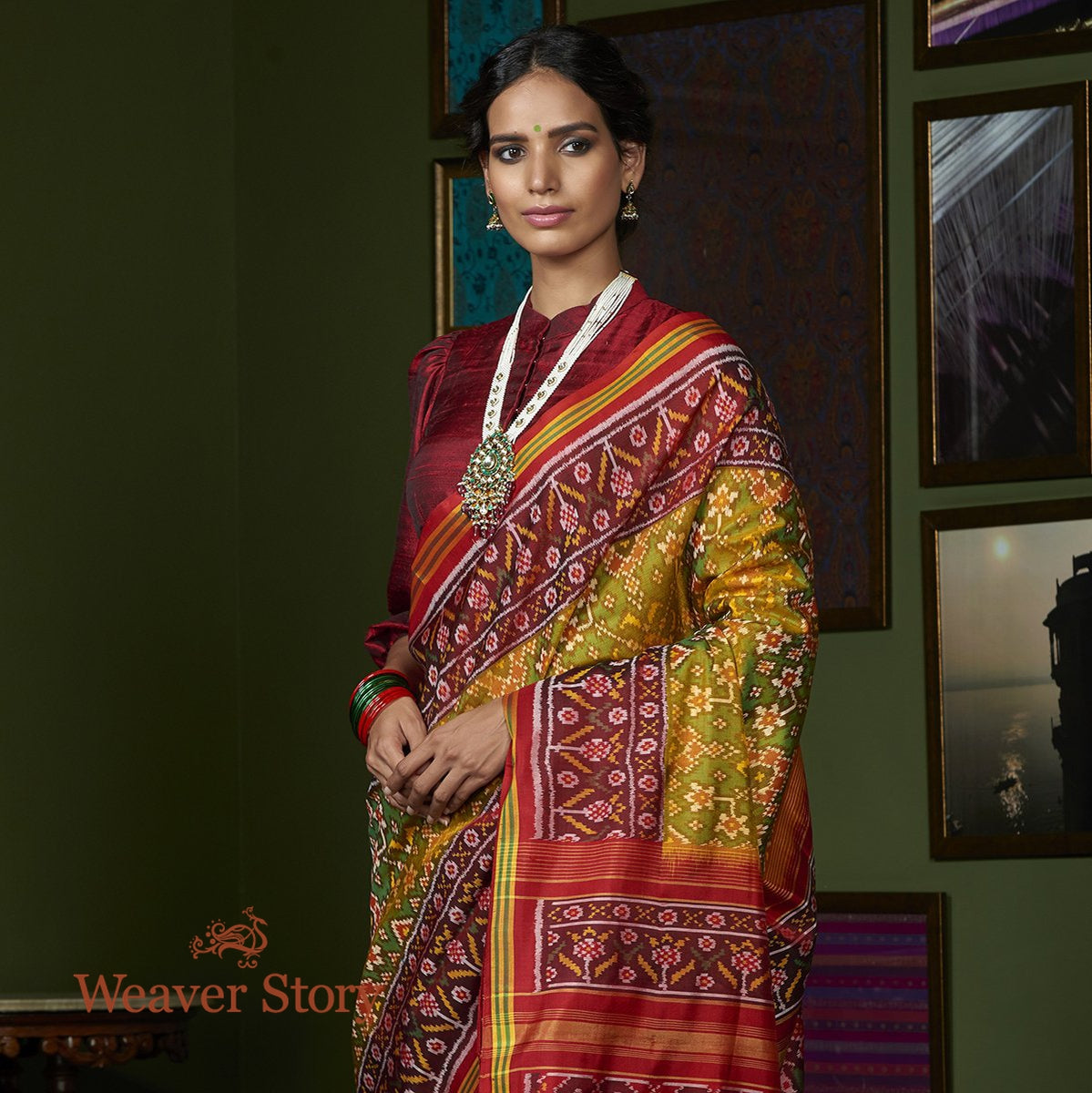 Handloom_Green_and_Yellow_Dual_Tone_Gujarat_Patola_Saree_with_Maroon_Border_WeaverStory_01