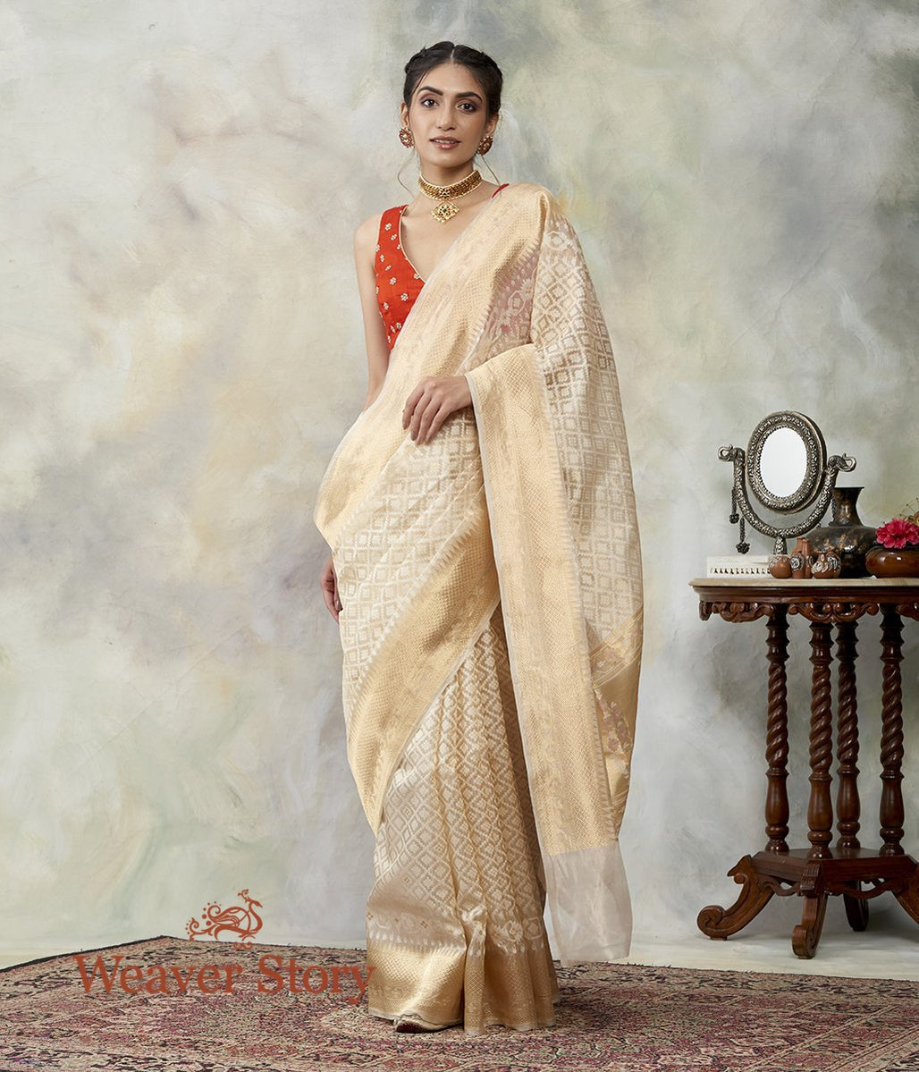 Handloom_OffWhite_and_Gold_Kora_Silk_Banarasi_Saree_with_all_over_Jaal_WeaverStory_02