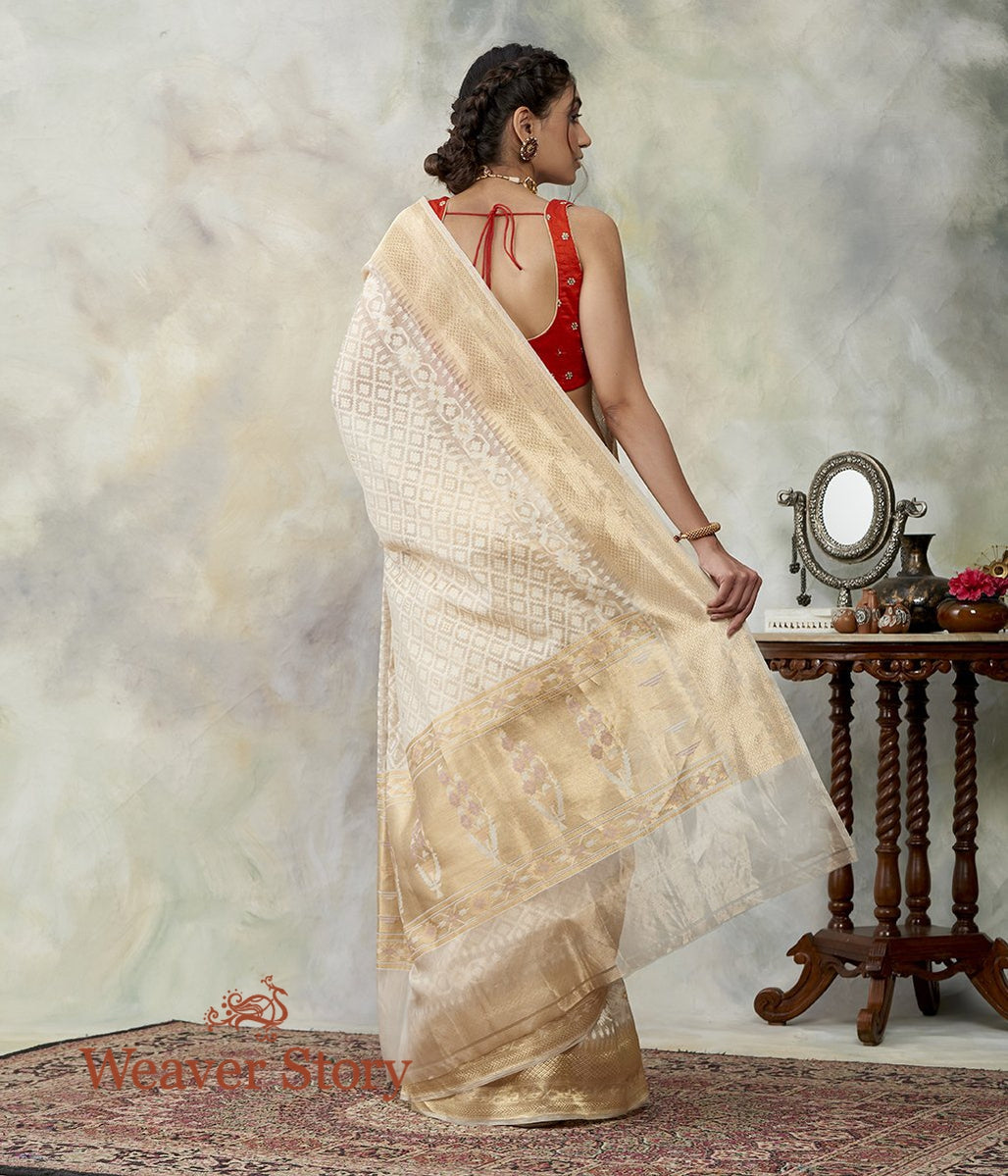 Handloom_OffWhite_and_Gold_Kora_Silk_Banarasi_Saree_with_all_over_Jaal_WeaverStory_03