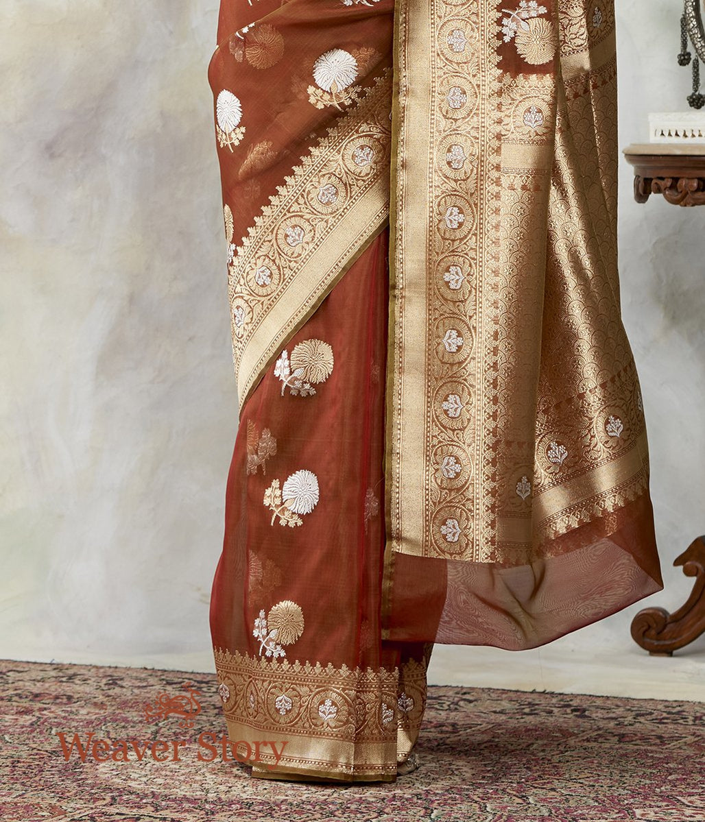 Handwoven_Kora_Silk_Banarasi_in_a_Dual_Tone_Rust_and_Green_WeaverStory_04