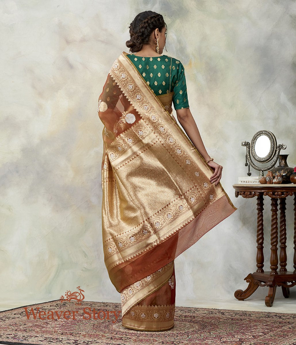 Handwoven_Kora_Silk_Banarasi_in_a_Dual_Tone_Rust_and_Green_WeaverStory_03