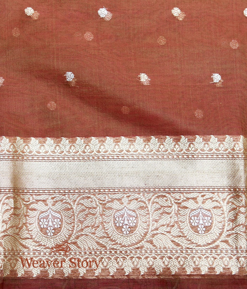 Handwoven_Kora_Silk_Banarasi_in_a_Dual_Tone_Rust_and_Green_WeaverStory_05
