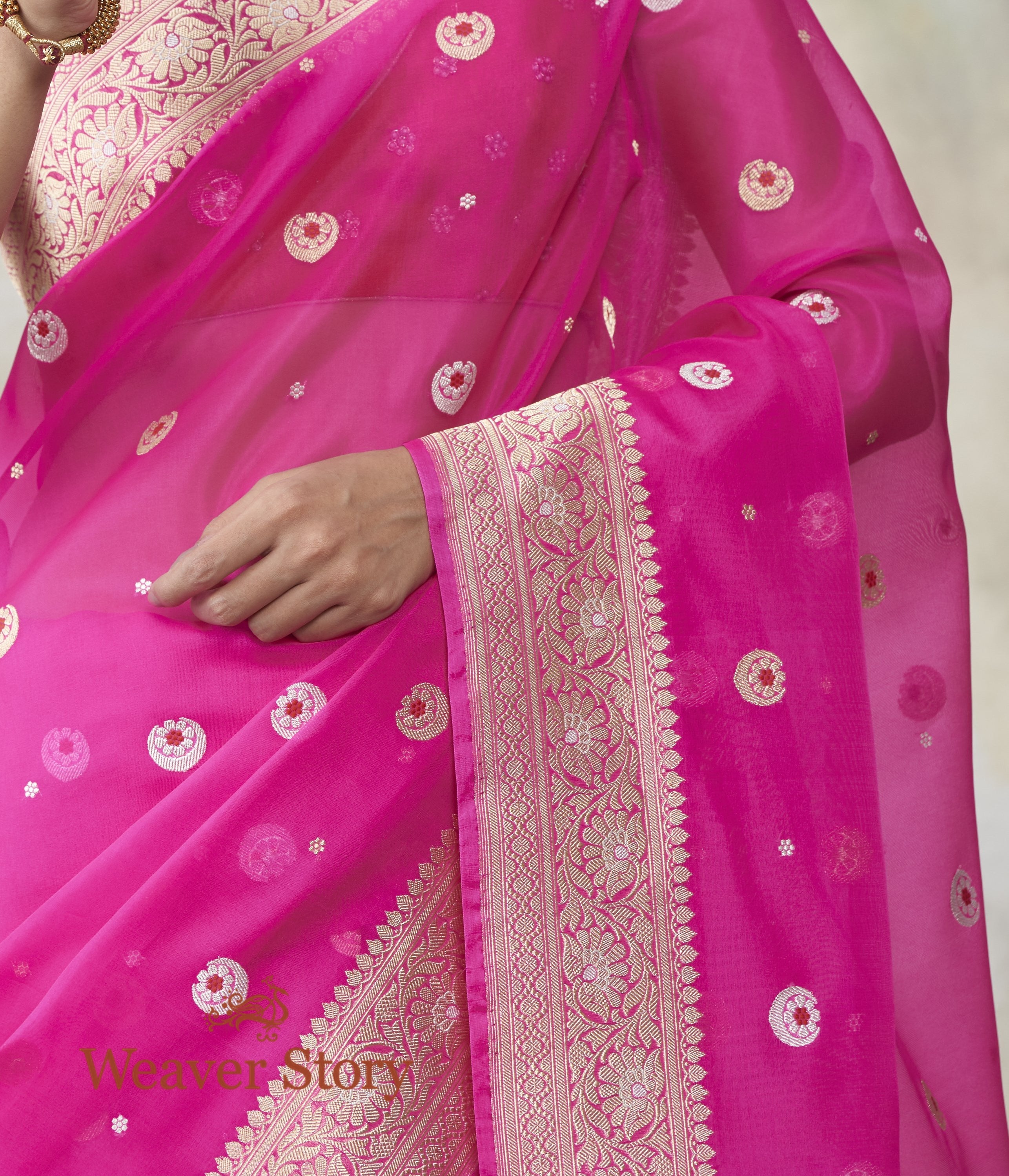 Handwoven_Hot_Pink_Kora_Silk_Banarasi_with_Kadhwa_Booti_WeaverStory_05