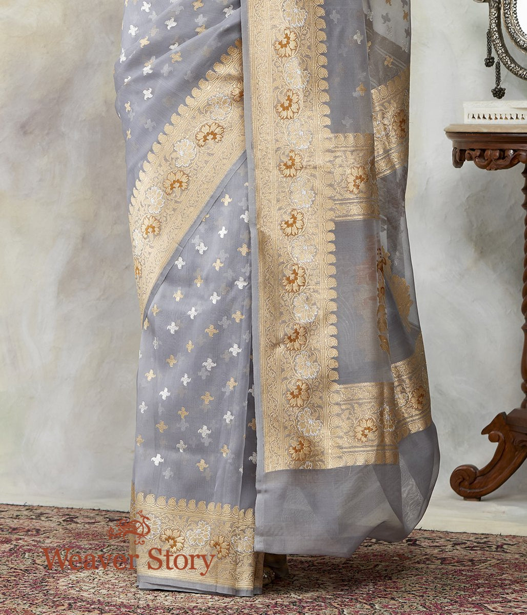 Light_Grey_Kora_Silk_Handloom_Saree_with_Kadhwa_Booti_WeaverStory_04