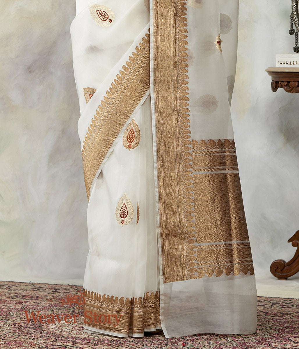 Handloom_OffWhite_Kora_Silk_Banarasi_with_Kadhwa_Meenakari_Booti_WeaverStory_04