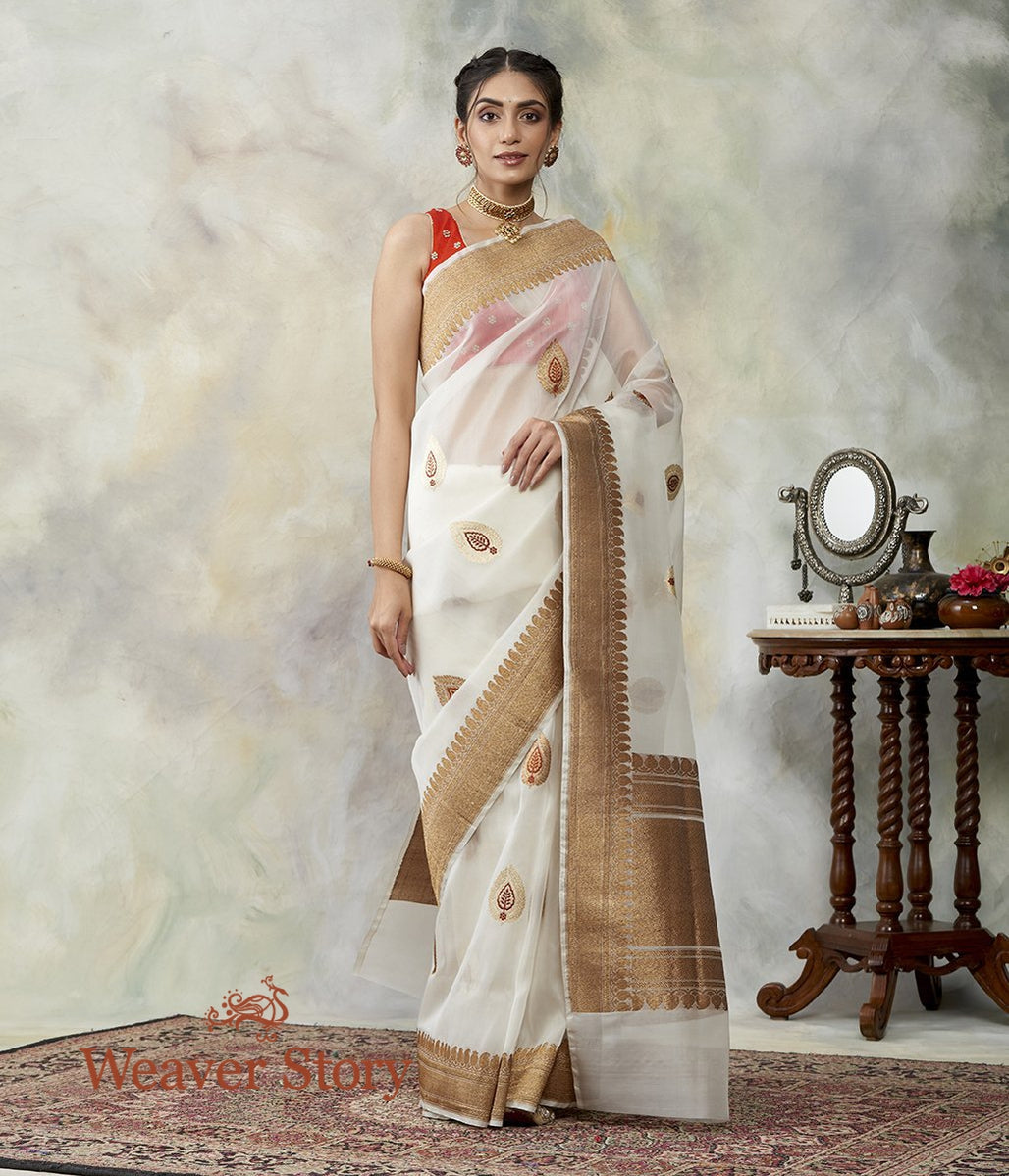 Handloom_OffWhite_Kora_Silk_Banarasi_with_Kadhwa_Meenakari_Booti_WeaverStory_02
