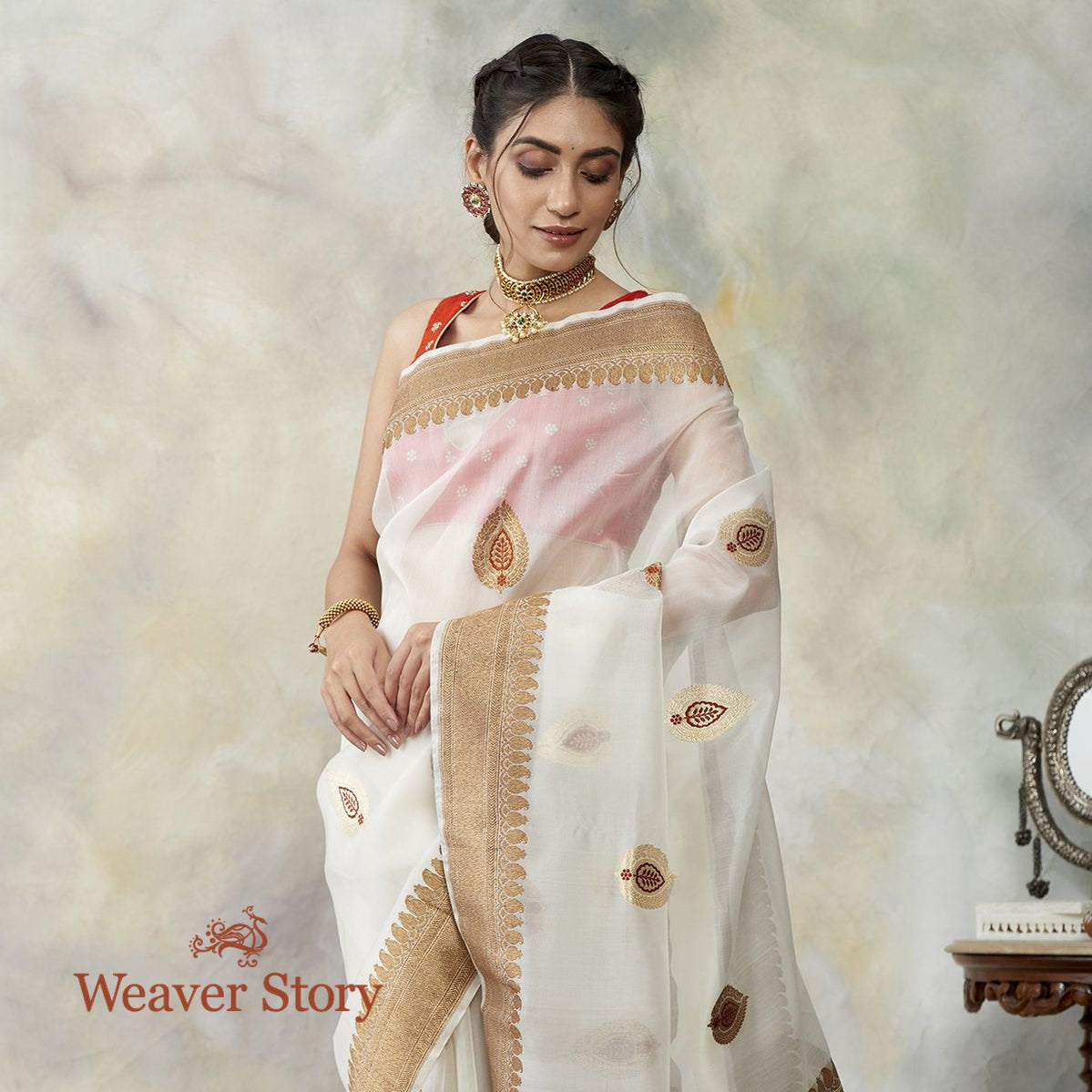 Handloom_OffWhite_Kora_Silk_Banarasi_with_Kadhwa_Meenakari_Booti_WeaverStory_01