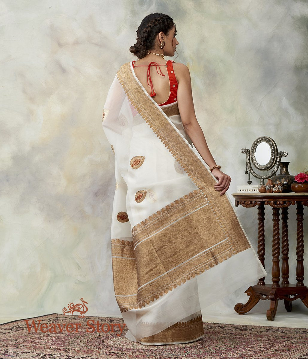 Handloom_OffWhite_Kora_Silk_Banarasi_with_Kadhwa_Meenakari_Booti_WeaverStory_03