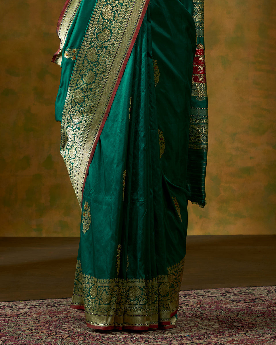 Emerald_Green_Banarasi_Handloom_Saree_with_Kadhwa_Meenakari_Booti_and_Floral_Border_WeaverStory_04