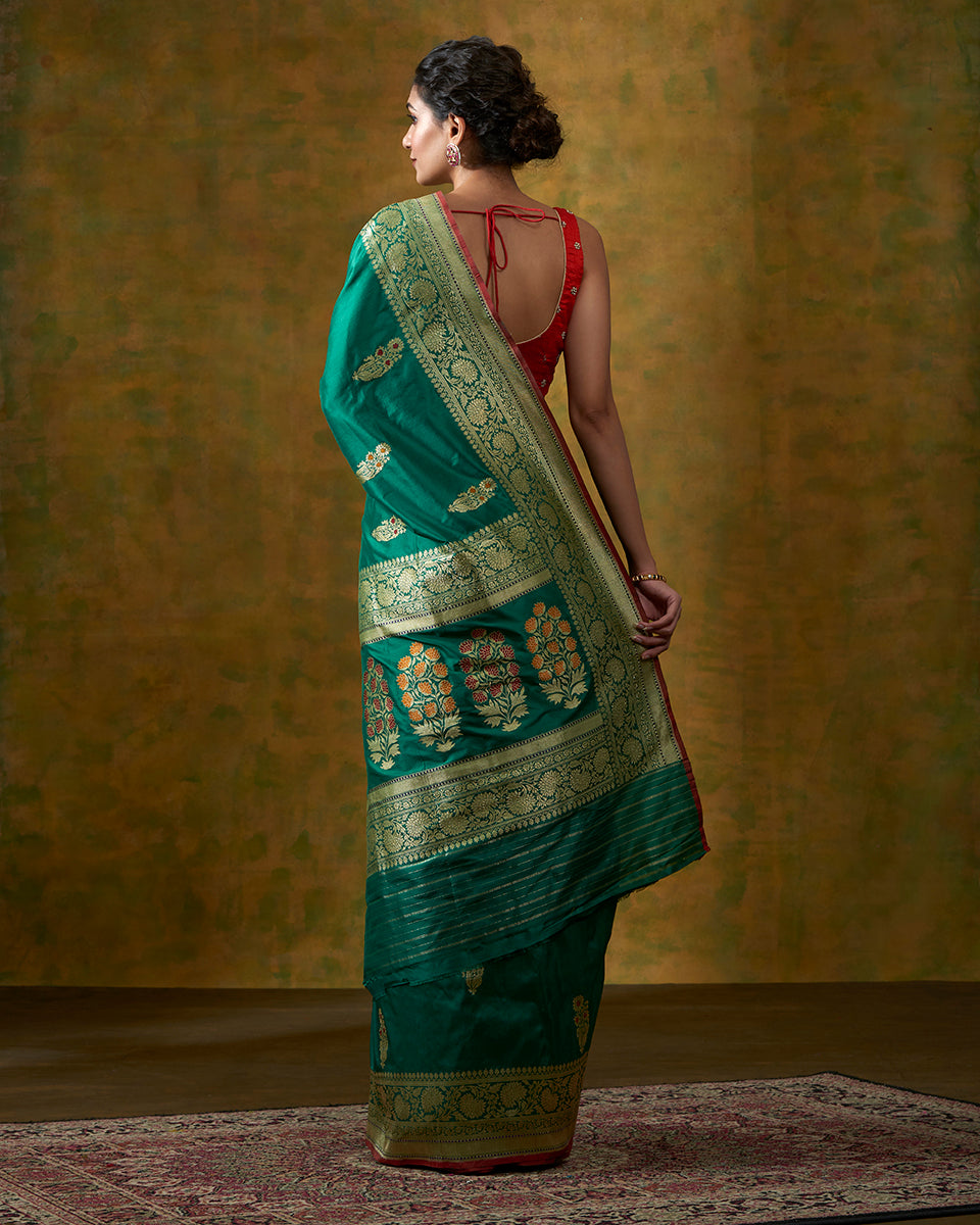 Emerald_Green_Banarasi_Handloom_Saree_with_Kadhwa_Meenakari_Booti_and_Floral_Border_WeaverStory_03
