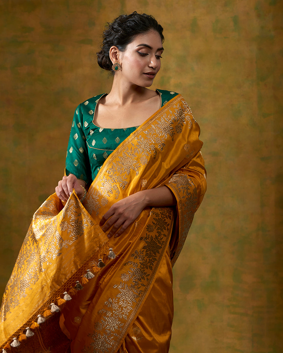 Mustard_Handloom_Pure_Katan_Silk_Banarasi_Saree_with_Kadhwa_Floral_Border_and_Contrast_Blouse_WeaverStory_01