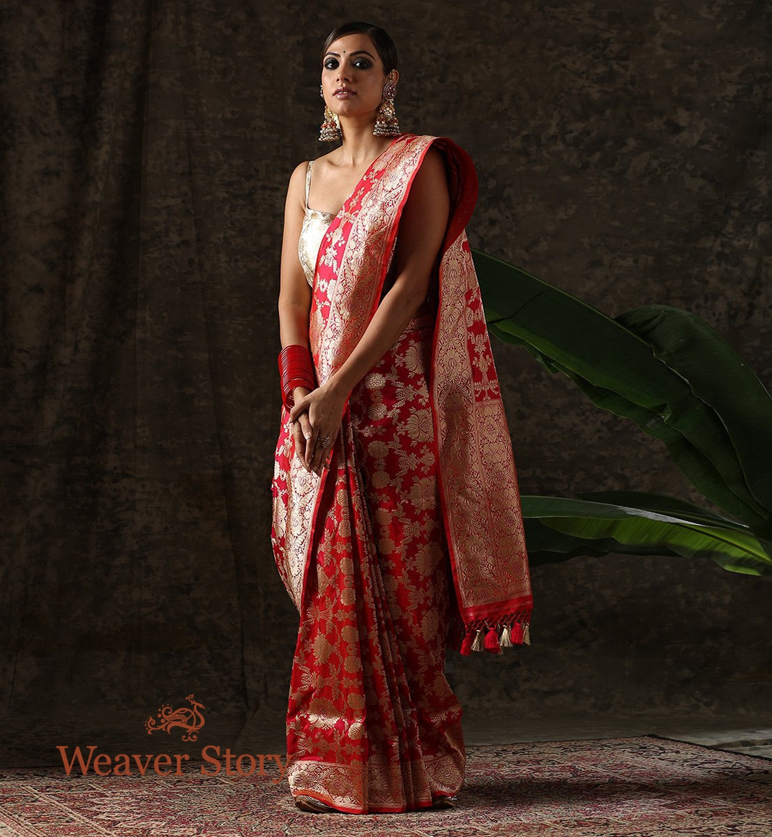 Handwoven_Red_Kadhwa_Jangla_with_Gold_Zari_WeaverStory_02