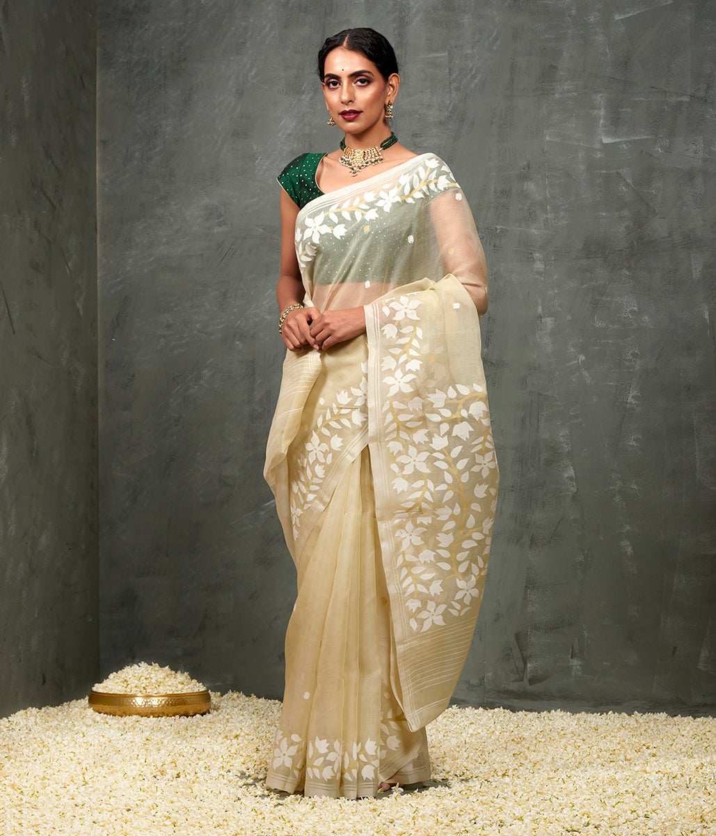 Handwoven_Muslin_Jamdani_Saree_in_a_Pale_Pistachio_Green_color_WeaverStory_02