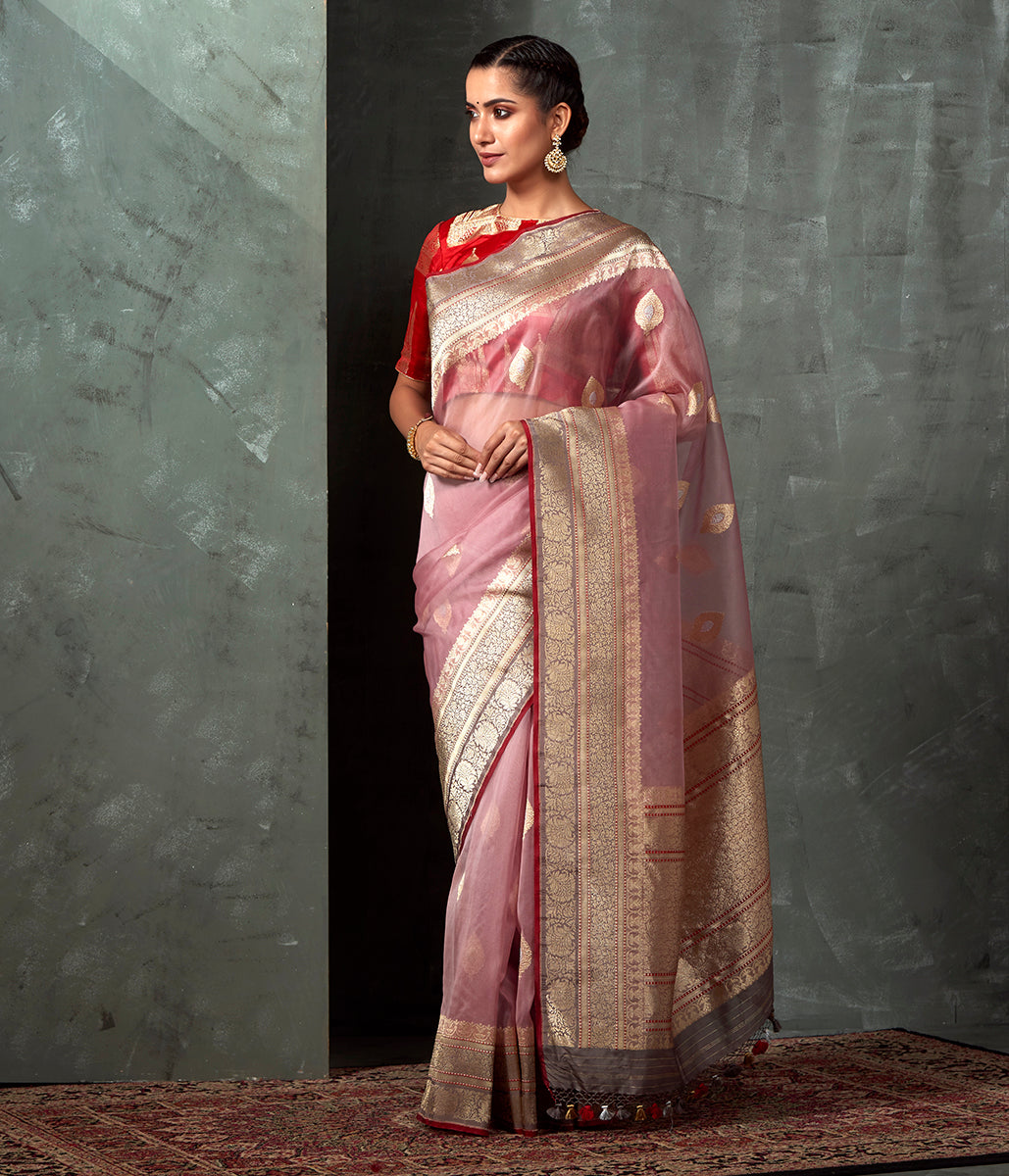 Handwoven_Onion_Pink_Kadhwa_Kora_Saree_with_Red_Selvedge_And_Grey_Blouse_WeaverStory_02