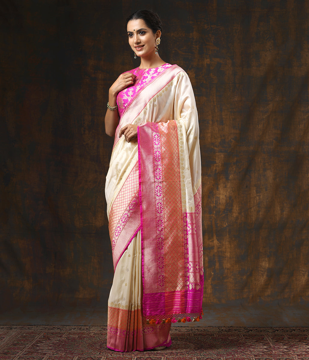 Handloom_OffWhite_Ektara_Kadhiyal_Saree_with_Pink_Border_WeaverStory_02
