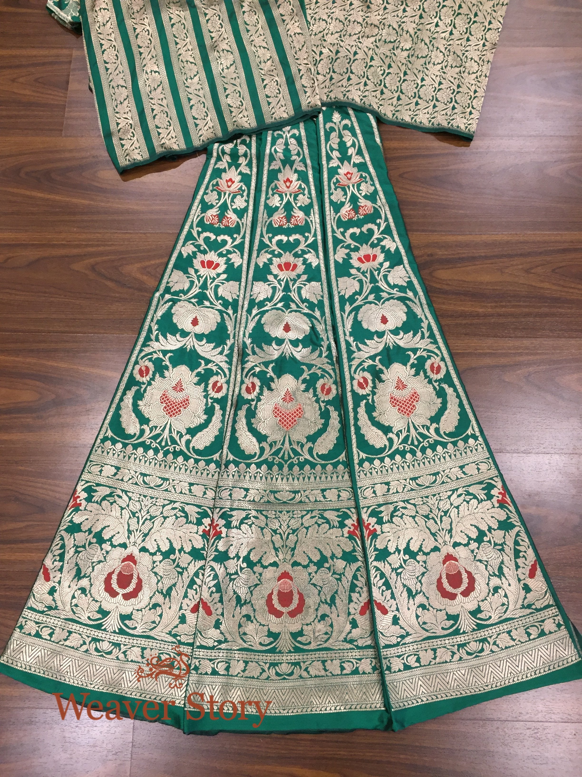 Green_Handloom_Kadhwa_Banarasi_Lehenga_with_Meenakari_WeaverStory_02