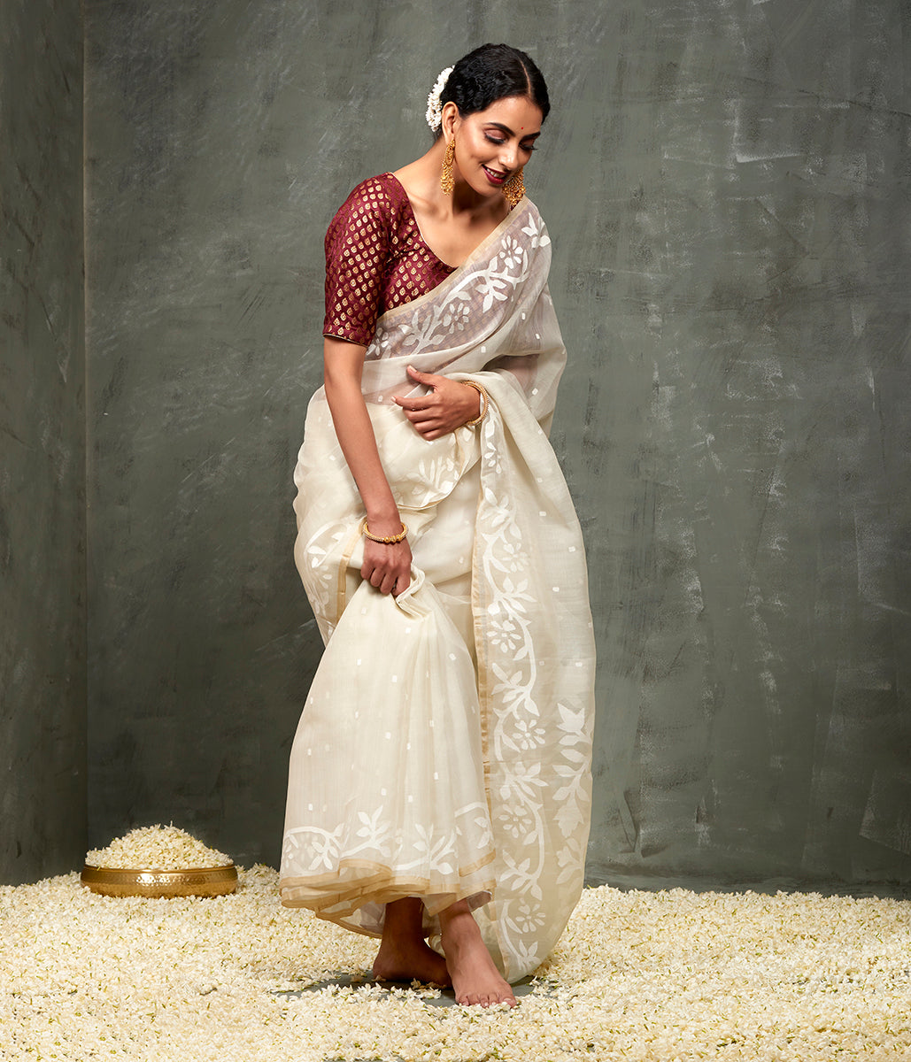 Handwoven_Offwhite_Muslin_Dhakai_Jamdani_Sareewith_Floral_Border_and_Pallu_WeaverStory_02