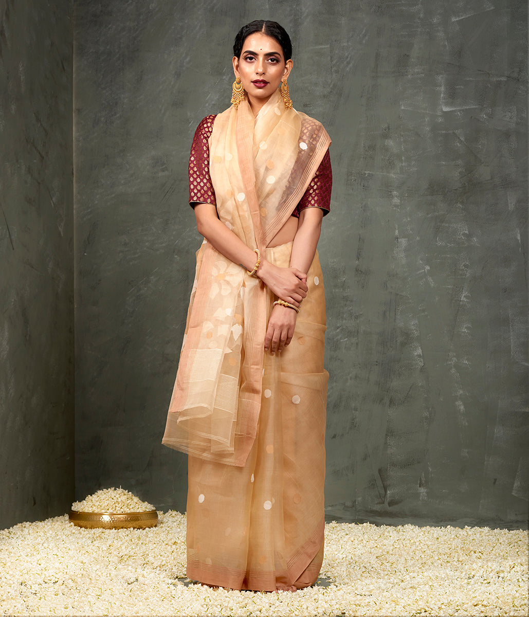 Handwoven_Beige_Muslin_Dhakai_Jamdani_Saree_with_Polka_Dots_WeaverStory_02