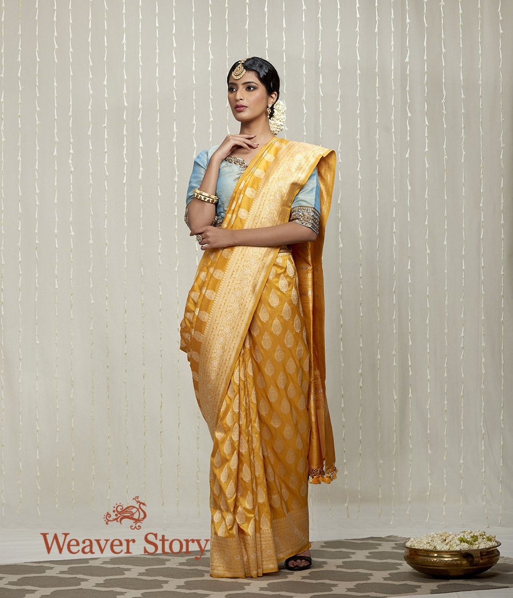Handwoven_Yellow_Kadhwa_Jangla_Banarasi_Saree_with_Traditional_Motifs_WeaverStory_02