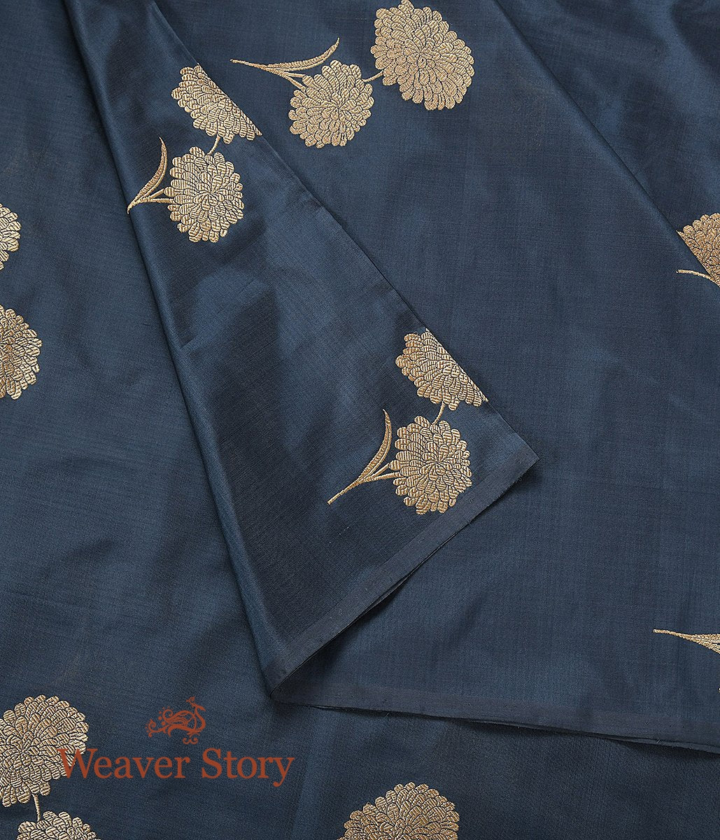 Handloom_Grey_Kadhwa_Boota_Silk_Fabric_WeaverStory_02