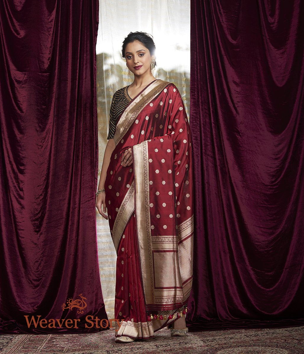 Handwoven_Red_and_Black_Dual_Tone_Asharfi_Booti_Saree_WeaverStory_02
