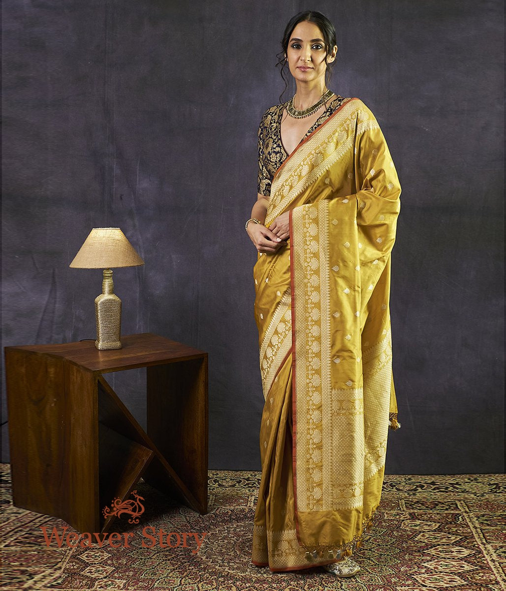 Handwoven_Mustard_Kadhwa_Booti_Saree_WeaverStory_02