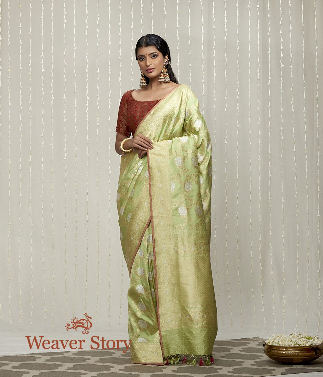 Handloom_Green_Angoor_Jaal_Banarasi_Saree_WeaverStory_02
