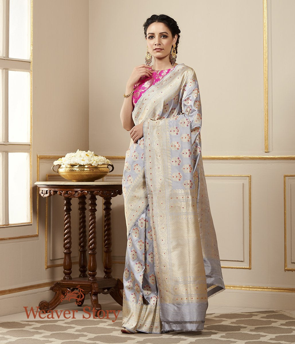 Handloom_Grey_Kadhwa_Booti_Banarasi_Saree_with_Beldaar_Border_WeaverStory_02