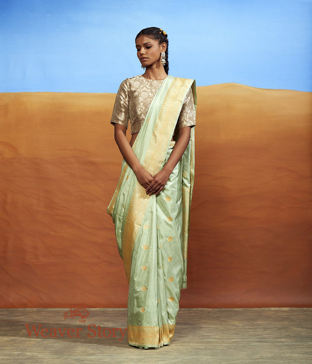Handwoven_Powder_Blue_Chaand_Boota_Saree_WeaverStory_02
