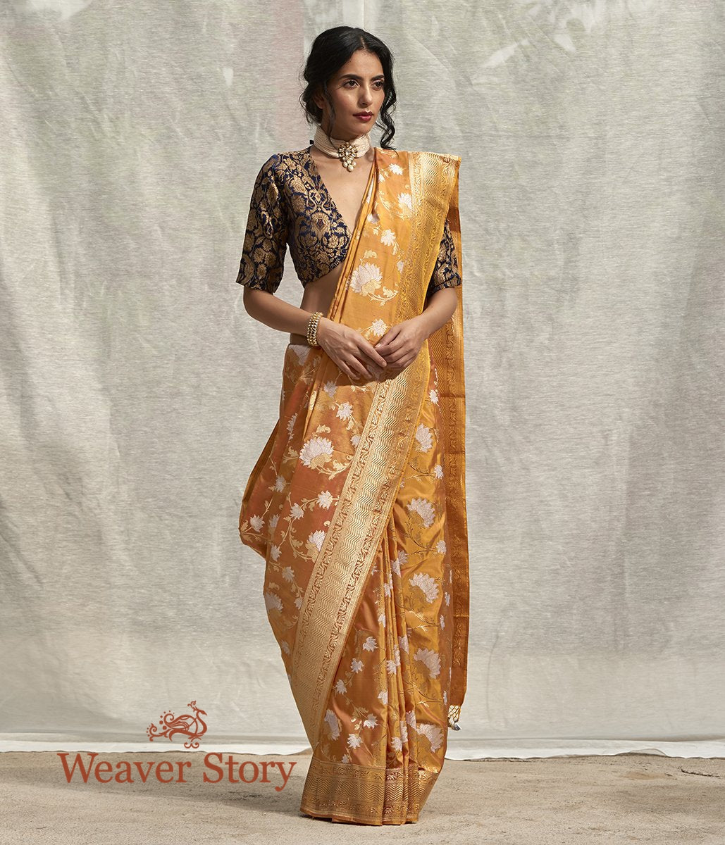 Handwoven_Gold_Dual_Tone_Lotus_Flower_Jangla_Saree_WeaverStory_02