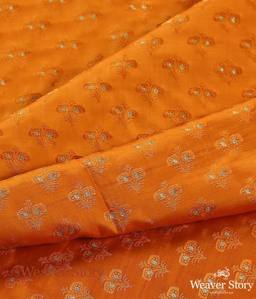 Handwoven_Tanchoi_Zari_Booti_Fabric_Than_WeaverStory_02